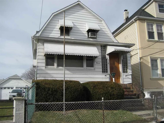 LOOKING FOR POTENTIAL THERES PLENTY HERE, DEEP LOT 25 X 131.GREAT OPPORTUNITY FOR 1ST TIME BUYERS, BUILDER, OR HANDY MAN.PLENTY OF SPACE TO EXPAND BACK.GREAT LOCATION, SCHOOL 1 BLOCK AWAY, MINUTES TO TRANSPORTATION, RESTAURANTS, SHOPPING AND PARKS, PRESENT ALL OFFERS.