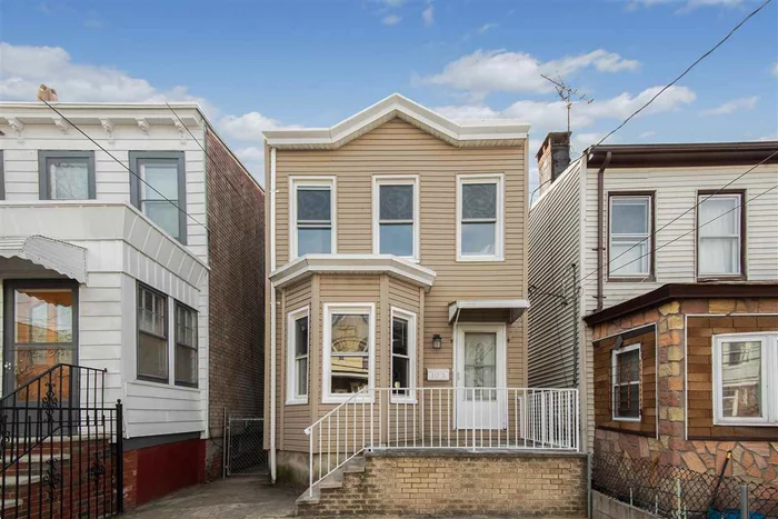 Completely renovated 2 bed/1 bath colonial w/11ft ceilings. Modern designed kitchen, full spacious basement and open concept dining and living area. 537 sq ft. Basement can be used for extra living space. 2 car driveway! Only 9 blocks from light rail station to NYC!