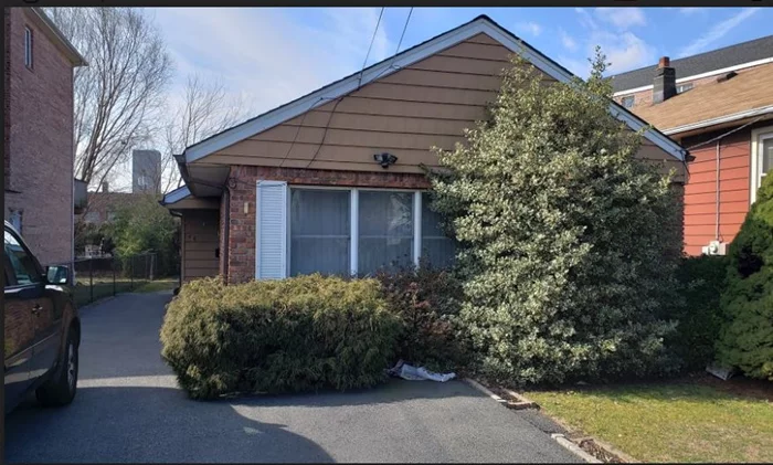 WELL MAINTAINED 3 BEDROOM RANCH ON QUIET DEAD END BLOCK CLOSE TO NYC TRANSPORTATION. HOUSE FEATURES NEWER ROOF, BOILER, HVAC, DRIVEWAY, AND A DETACHED WORKSHOP WITH ELEC/HEAT/WATER.