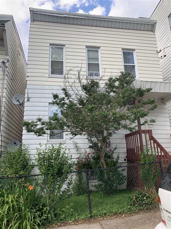 Spacious, lots of closet space. Well-maintained home with hardwood floors and large peaceful yard on a quiet tree-lined street. School around the corner. Excellent tenant. Currently earning $1850/month. can be delivered vacant or with the tenant. Don't miss out on this great deal! It won't last.