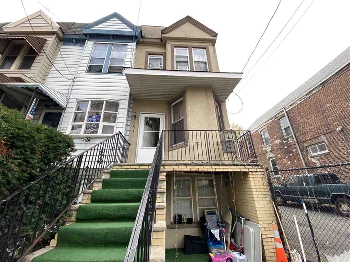 End unit row house perfectly situated on Orient Ave between Bergen and MLK. Newer kitchen and bathrooms offering modern finishes, central AC and hardwood floors throughout. Kitchenette on ground floor with separate entrance. Close to the lightrail, buses, Citibike, shopping and dining options.