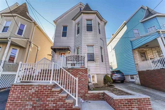 4 Bedroom home in an excellent location in Bergen Pt section. This 4 Bedroom home has the space that you deserve. Shopping and restaurants are at your doorstep. Easy commute with access to the 8th st Light Rail a few blocks away. Newer roof. home needs TLC.