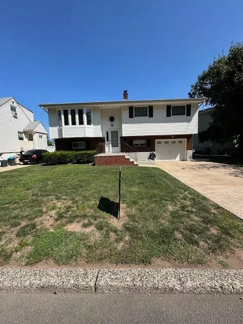 Lovely Split Level home on quiet Norther of Secaucus, near schools, Pool & recreation center. NYC transportation near by. 4 Bedrooms & 2 Baths with updated Kitchen, Hardwood floors thru-out. Large Deck and Yard for entertaining.