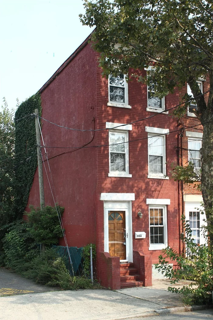 Welcome to this single-family residence located in the Downtown neighborhood of Jersey City. The first floor features the spacious living room and dining room, and an open kitchen with wooden cabinetry, & granite countertops. On the second floor are two bedrooms and one full bathroom, and on the third floor is a bedroom and a one full bathroom with a walk-in shower and separate bathtub. The residence is vacant, ready for its new owner/investor. Conveniently located near several dining options, major bus routes, and Hamilton Park.