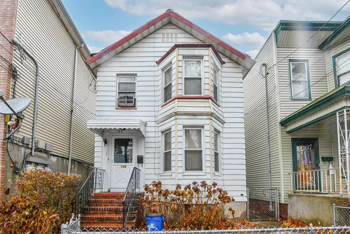 !WELCOME TO THIS DELIGHTFUL 3 BEDROOM 2 BATHROOM ONE FAMILY HOME, LOCATED IN THE WEST SIDE & BERGEN AREA IN JERSEY CITY! Schedule today for a tour. Don't miss out on this great opportunity!