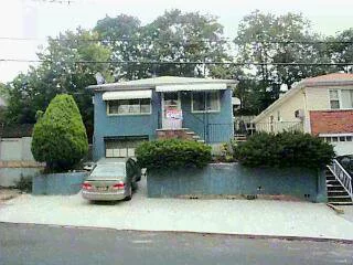 LOVELY 1 FAIMLY IN JERSEY CITY HTS. LOCATED ON WESTERN SLOPE THIS 4 BED/ 2 BATH COLONIAL BOASTS HW FLOORS, NEW KITCHEN, APPLIANCES AND 2 CAR PKG. FRONT OF HOUSE UPDATED AS WELL, WONT LAST.