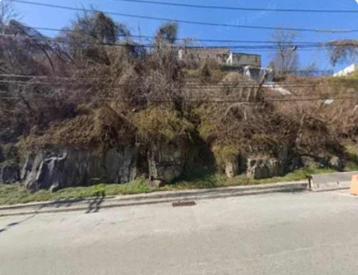 Welcome all developers to build 1-3 family homes on this cliffside lot with NYC views. 2 vacant adjoining lots sold together as a package. Zoned for 1-family, 2-family, or 3-family. NYC views from the lots Hackensack Plank Road Block 15 Lot 48 Lot size : 40 x 50 and Hackensack Plank Road Block 15 Lot 46 Lot size : 51 x 57.