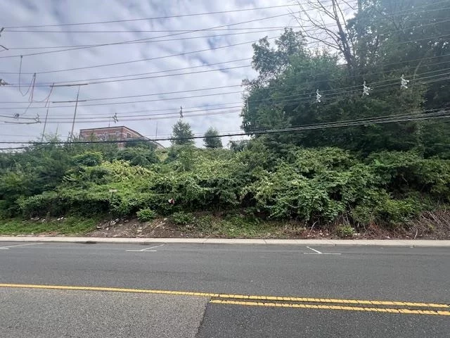 VACANT LOT 77 X 123 IN AN AREA WHERE THERES LOTS OF BUILDING ACTIVITIES. BRING YOUR INVESTORS. SALE IS NOT SUBJECT TO ANY APPROVALS.SELLER MAY ENTERTAIN JV.