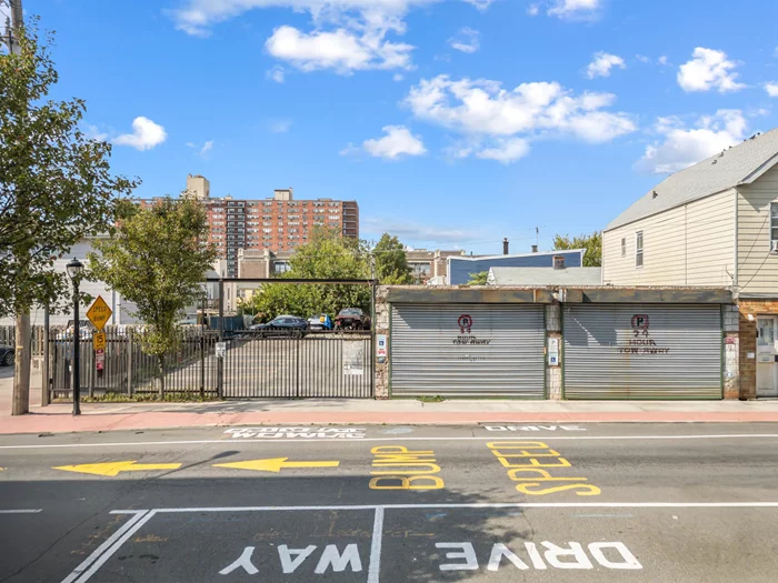 ATTENTION ALL DEVERLOPERS! A Fully Approved Development Site to build a Four Story Building with SIX - 3 Bed, 3 Bath Units & 11 Parking Spots. The property is ready for demolition & practically shovel ready. The site is located minutes away from the Congress Street Light Rail Station.