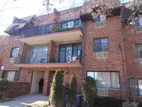 Most Beautiful Duplex Condo, Completly Renovated W/ Top Of Line, New Hardwood Fl Thru Out. Garage, Large Storage Room In Basement, Terrace Off The Dining Room, Low Tax And Convient To All