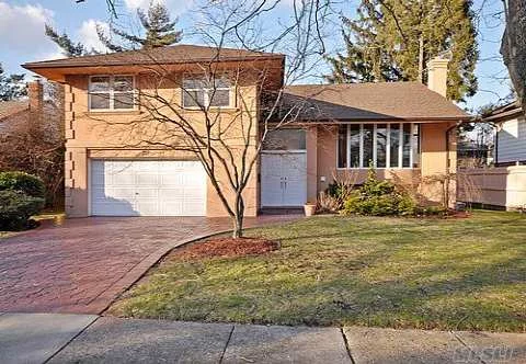 Fully Renovated Home On Quiet Park Like Street. This 4 Bedroom 3 Bath Home Has Everything You Can Dream Of! All Large Bedrooms, New Baths, New Eat-In Kitchen. Oversized Master Bedroom And Bath. Manicured Back Yard With Ig Heated Swimming Pool.