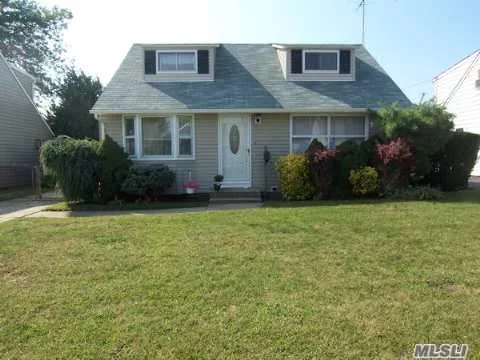 Beuatiful Home In North Hicksville Updated Kitchen 2 Full Baths Hardwood Floors Freshly Painted Good Sized Yard Shed For Storage