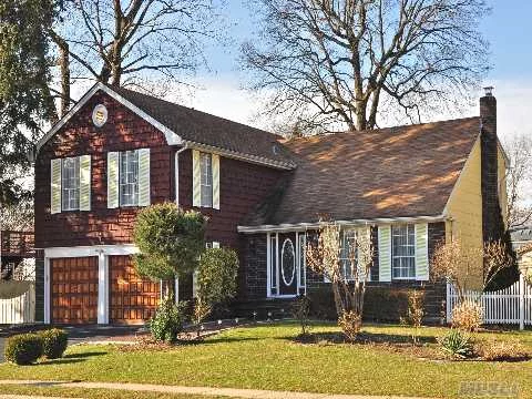 Colonial In Mint Condition W/Open Floor Plan. All Bathrooms Have Been Updated-The Master Bath Has Jacuzzi & Separate Shower. Large Gourmet Eik W/2 Ovens And Gas Range, Den W/New Fireplace, Cathedral Ceiling In Lr, All California Closets, Hardwood Floors Throughout. 100 X 100 Lot.