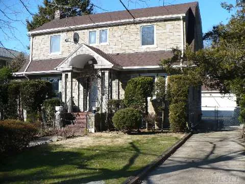 60X100 Lot, R3X Zoning For Profitable Potential! Big Colonial House Located Close To Downtown Flushing, Facing Southeast, Great Sunlight Exposure, House Was Completely Renovated In 1991, Still Maintained Well, 4 Bedrooms + 2.5 Bathrooms, Has Jacuzzi, Central Air, Beautiful Yard, 2 Blocks To Q17/Q25/Q34, Close To Supermarket, Next To Kissena Park, Nice Quiet Neighborhood
