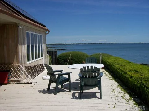 Waterfront Contemporary With Panoramic Views Of Gardiner&rsquo;s Bay And Bug Light, Great Open Floor Plan. Available For Weekly At $3, 500 Or 2 Weeks At $6, 500 From July 7 - Aug.4.