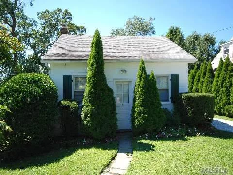 The Perfect Beach Getaway Just 50 Minutes From Nyc! Desirable Oak Neck Park Turn Of The Century Beachhouse On The Bay. So Charming. Updated Plumbing & Electric. Live & Play In Your Private Backyard Water Sanctuary. Access Millneck Bay By Walkway Easement Only 100 Ft Away!