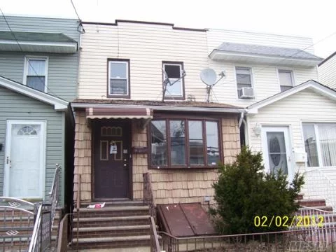 Handyman Special 3 Bedrooms 2 Baths. This Is A Wonderful Opportunity! Great Location!