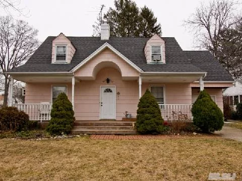 Welcome To This Vibrant Arts & Crafts Colonial. Situated On A Peaceful Corner Lot, Privacy Is A Luxury In This Charming Home. Features Hardwood Floors, Open Flow, And Bright And Sun-Drenched Rooms. Don&rsquo;t Miss A Chance To Make This Fabulous Home Your Own.