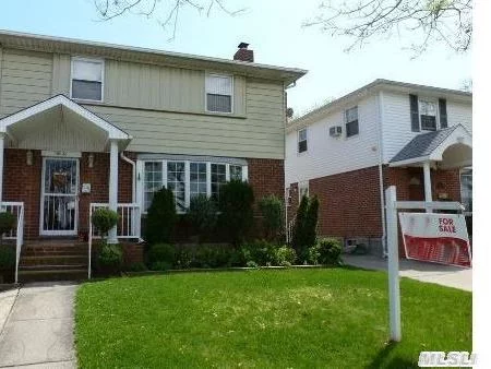 A Beautiful Bright And Sunny Colonial On An Oversized 40X120 Lot. Your New Home Is On A Very Residential And Quiet Street In Fresh Meadows. Close To All And A Few Short Blocks To Peck Park. A Must See Home!!!