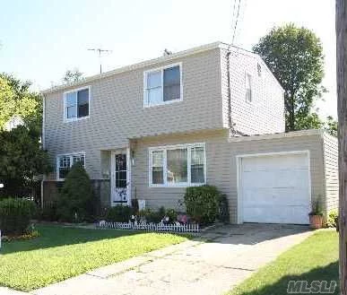 4 Bedroom Colonial With Full Basement And Outside Entrance.Nice Yard And Great Location Sd#21.
