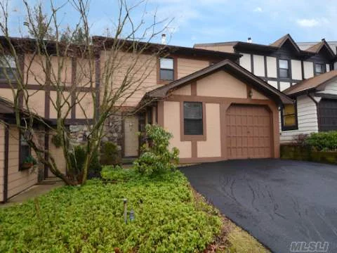 Not A Short Sale!Yes You Can Live In Woodbury For This Price. Enjoy The Lavish Living Of The Grand Bentley Model Over 2000 Sq.Ft. Huge Open Floor Plan & Cath Clgs. Newer Cabinet Lined Kit, Fdr, Large Lr Flows Out To Pvt Deck, Conv Gar Adds A Lg Fam Rm, Mstr Suite W/Fbth & Skylite. New Wind, Cac, Oil Tank, Hw Htr, Updtd Bths, Attic & Part Garage For Storage. Pool&Tennis!