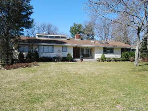 &rsquo;Welcome Home&rsquo; Feel The Warmth, See The Charm... Sprawling Ranch With A Unique Country Flair, 2 Flat Acres In North Syosset. Gourmet Kitchen With Viking, Bosch And Subzero Appliances. Large Finished Basement, 3 Car Garage. Great Flow For Entertaining Inside And Out. This House Has It All !!!