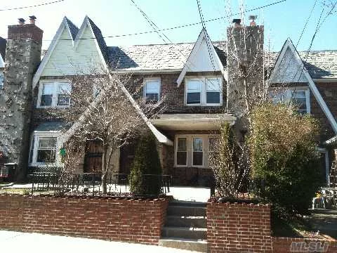 1 Family Brick Tudor In Maspeth Plateau 3Brs 2.5Bths Full Finish Base Private Driveway Updated Kitchen & Baths, Hardwood Floors, Ample Closets. View Of The Manhattan Skyline. Excellent Move In Condition, Great Location Must See.