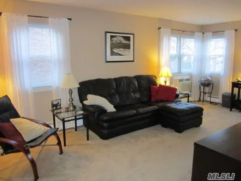 Beautiful, Spacious 1 Bedroom Deluxe Corner Unit W/Private Terrace Located In Kingswood Co-Op Community.No Pets! Walk To Lirr & Town. Close To Beaches.Subject To Board Approval, Trw, Co-Op Fees