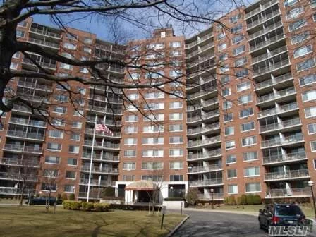 Deluxe Coop Bldg; Foyer, Lr/Dr, Renovated Eik W/Granite Counters, Updated Bath, Large Bedroom, Terrace, Waterview, 24 Hr Drmn, Pool, Gym, Near Lirr And Express Bus