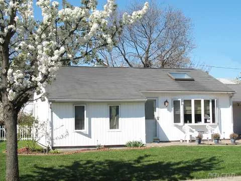 Diamond, For &rsquo;Starting&rsquo; Or &rsquo;Downsizing&rsquo; Home & Better Than New! New (2010) Eik W/Cherry Cabinet, Granite Counters, Slate/Glass Backsplash & S/S Appl. Laminate Flr & Pella Sldrs. Lr W/Cath Ceil, Skylt & Track Lighting. New(2010) Bath W/Mrbl Flr. New(2011) Hi-Effi. Cac. New Boiler 2009. 150Amps. Pvrs & More! Abve Txs R B4 Star Exmpt($1550). Sd#18. Alrm. Mid-Block. Move-In!