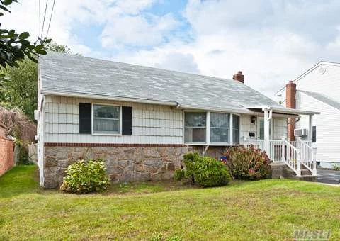 Whole Private House Rental With Private Driveway And Yard.Frshly Painted, New Living Rm. Carpet And Brand New Never Used Kitchen W/Gas Cooking.Full Finished Basement W/Washer/Dryer.Very Convenient To Lirr, Pkwys And Shopping(Broadway Mall)