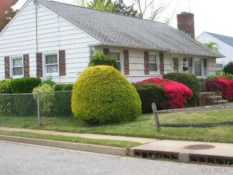 Great< Well Maintained, Gas Cooking Ranch.Good Location, 3Brms, Full Bath. Corner Property, Big Full Bsmt, Gleaming Wood Floors Living/Family Room W/Fireplace. Updated Windows,  Bathroom, Boiler And Hw Heater. New Kitchen Appliances Fenced In Yard. Attic For Storage. Great For 1st Time Home Buyers. Nice Large Grassy Yard. Great Neighborhood!! See It Today It Will Not Last!!