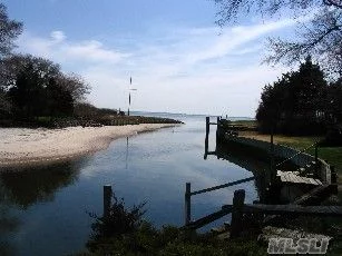 Boaters Dream - Waterviews Of Bay Off Deck Or Relaxing In The Hot Tub. Private Dock And Deeded Beach Rights.