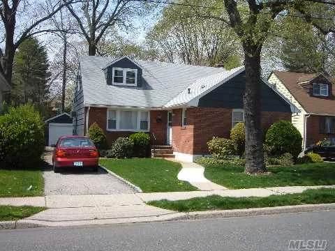 Beautifully Maintained 5 Bedroom Cape In The Heart Of Roslyn Heights. Master On Main W/ Bath. Roslyn Schools. Near All.