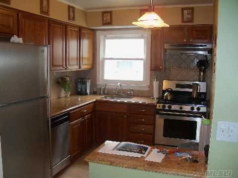 New Granite Kitchen, Attic Space For Storage, Large 1 Bedroom Hardwood Floors Lots Of Closets, Washer, Dryer, Dishwasher