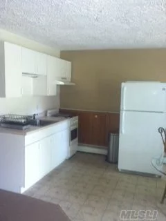 Large 1 Br Apt In Heart Of Long Island. Easy Commute Anywhere. Includes All Utilities Except Cable