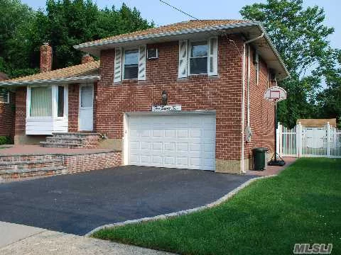 Beautiful 4 Bedroom Split With Oversized Park Like Yard, Hugh Maintenance Free Trex Composite Wood Deck And Patio So No Splinters, Inground Automatic Sprinkler System, Regular Lawn Care Paid By Landlord, Great Location. Minutes To Robbins Lane Elementary School. Syosset School District.