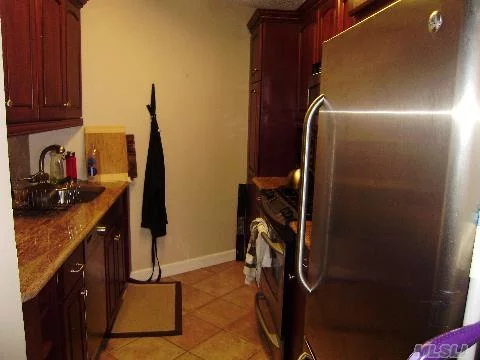 One Of A Kind Studio With Actual Bedroom Within; Professionally Done-Top Of Line Kitchen/Bath;Wood Floor;Closets Redone Plus New A/C, Heating System. Bay Club Is 11 Acre Gated Condo Community- 24 Hr Sec, Private Parking, Health Club (Olmpic Size Pool), Dry Cleaners, Restaurant, Deli All Within Complex. Close Proximity To Maj Highways.