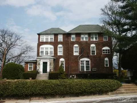 Private Deck Overlooking The Water. Freshly Painted, Wood Floors, Lots Of Light, Brm , Bath , Study, Living Room , Kitchen