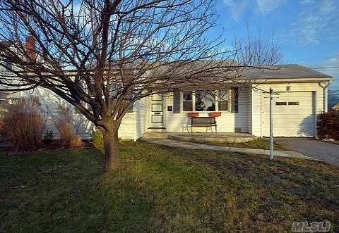 Let&rsquo;s Make A Deal! Enjoy This Beautiful 3-Bedroom Front To Back Split. Wood Floors, Great Kitchen Setup With A Peninsula That Can Be Used As A Breakfast Bar. Large, Sunny Yard Ready For Your Own Pool Or Garden Or A Kids Playset - Whatever You Like! *Seller Offering 3% Toward Buyer Closing Costs So Act Now*