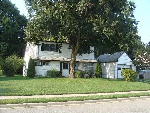 Well Maintained Home Near The End Of Wakefield Ave.View Of Golf Greens From Front Door.Nice Size Bdrms, 2Bths.Enclosed Porch Connects The House & Garage , Oversized Backyard  24 Hr Notice A Must For All Appointments!