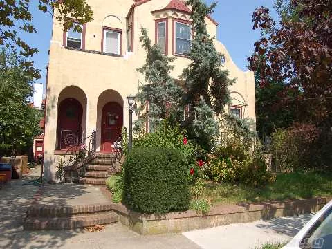 Spacious Upstairs, L/R, Kit, D/R,  Lg Master 1/2 Bth, Sm Second Br, Bth 2 Patios And Driveway