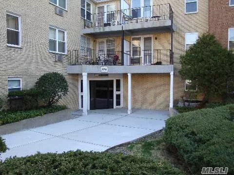 Move Right Into This Mint Unit With 824 Sq. Feet Of Living Space! The Largest One Bedroom Unit In Building. Updated Kitchen With Granite And Stainless Steel, New Light Fixtures, New Windows, 2 New Air Cond., Large Bedroom With 2 Walk In Closets.**2 Prime Location Parking Spots Included!!**