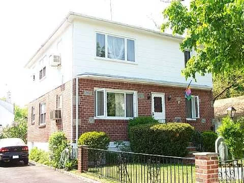 Newly Renovated 2nd Floor Apt Heat Included Washer/Dryer In Apartment.New Carpets Kitchen Cabints And Vanity. Lots Of Storage.