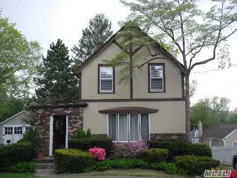 Beautifully Maintained Colonial On Desirable Street