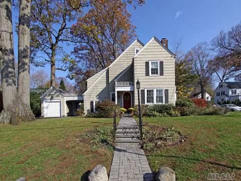 Beautiful Colonial In Prestigious Munsey Park. Enter This Stunning Lr W/Fpl, Mouldings & Many Details. Fdr, Kit W/Granite Countertops, Gas Range, Office/Sunroom(Radiant Heat), 2nd Flr: Master Br/Bth(New)+3 Br & Bth(New), Fam Rm, Pwdr Rm(New) Breezeway Adds To Curb Appeal