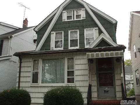 Whole House For Rent At Excellent Location. Basement Is Newly Renovated, Nice 3 Bedroom Wiht 1.5 Bath. 26 Sd, Must See...