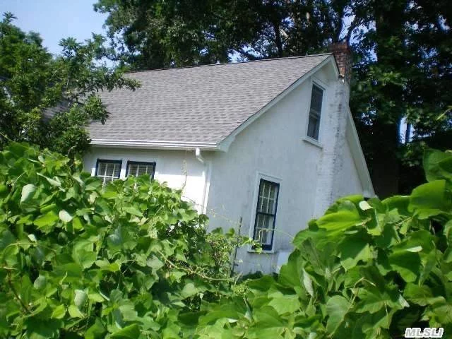 Charming 1935 Stucco Beauty !!!! Large Property On A  Cul-De-Sac Location !!!! This Is A Home That Is Surely Going To Be The One You Fall In Love With !!!!