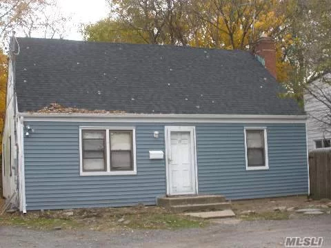 Great Oversized Property Has Many Options, Near Train, Shopping. Co Issues, Cash Or 203K Loans