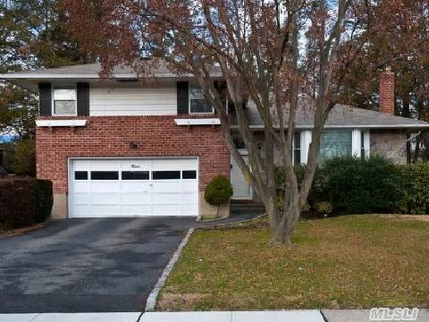 Spacious Rosewood Split On Perfect Mid Block Location! All Wood Flrs Thruout, Newer Eik W/Granite & Ss Appliances, Updated Mstr Bath, Finished Basement, New Windows & Newer Roof.